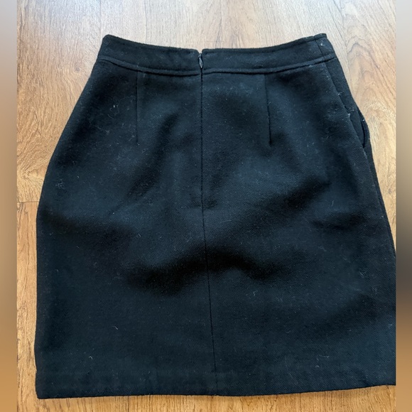 THE LOFT. BRAND NEW WITH TAGS. Wool skirt with satin liner. Size 00. Has pockets - Picture 4 of 4